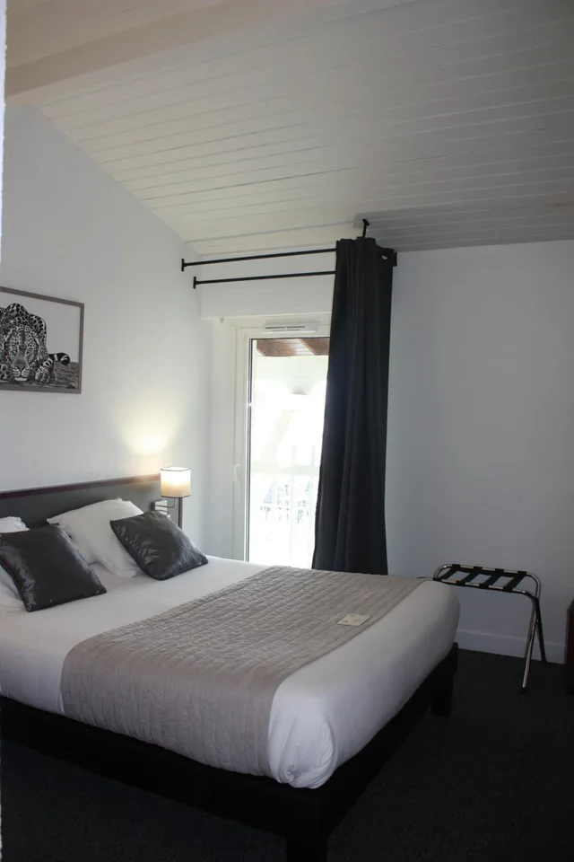 غرفة قياسية بسرير مزدوج بإطلالة في طابق منخفض، Hotel La Citadelle 4/7