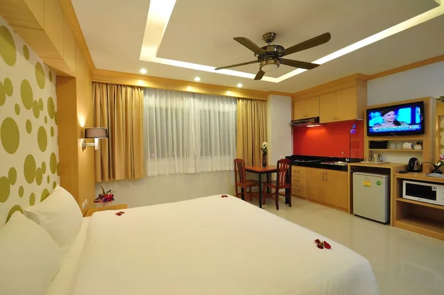 Standard, King Bed, Kitchenette, Green Harbor Hotel And Service Apartment 10/10