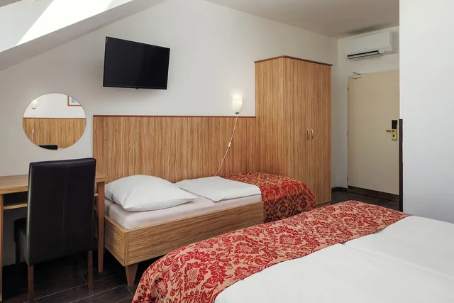 غرفة قياسية بسرير مزدوج أو سريرين منفصلين، Prague Centre Superior Hotel 2/10