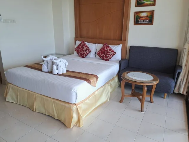 غرفة سوبيريور بسرير كينج بإطلالة على البحر بشرفة، Seaview Hotel Sriracha 2/4