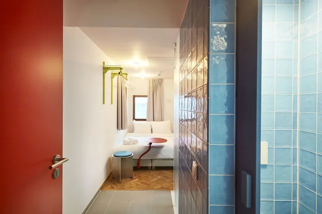 Room, Queen Bed, with Pool، Hotel Not Hotel Rotterdam 1/1