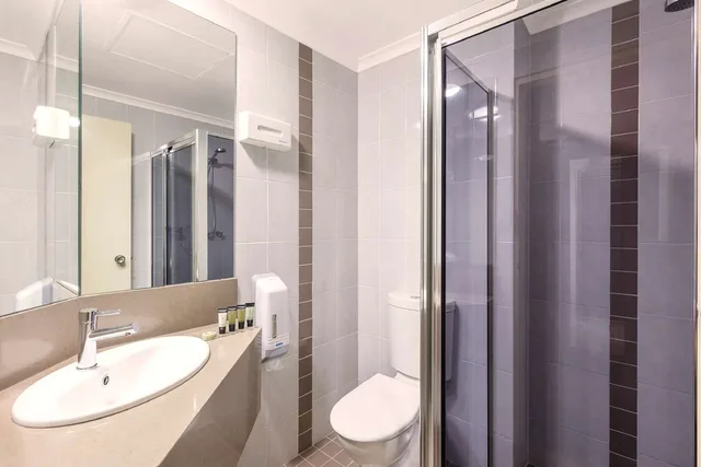 غرفة تنفيذية بسرير كوين بإطلالة على المسبح، Garden City Hotel, BW Signature Collection 4/4