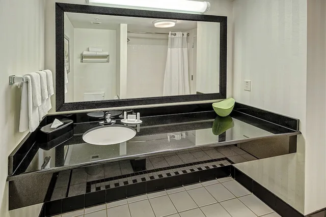 غرفة بسريرين كوين لذوي الإعاقة، Fairfield Inn Suites By Marriott Naples 2/3