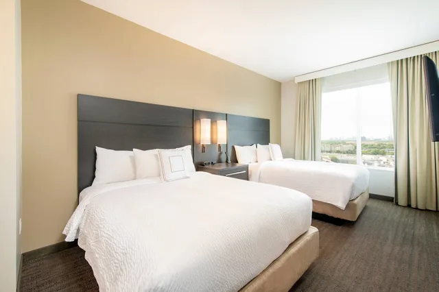 جناح بسريرين كوين بإطلالة على المدينة بغرفة نوم واحدة مع أريكة، Residence Inn Houston Medical Center Nrg Park Ex Residence Inn By Marriott Me 1/3