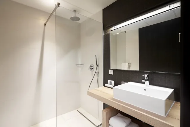 غرفة سوبيريور بسرير مزدوج بشرفة، Van Der Valk Hotel Luxembourg Arlon 3/3