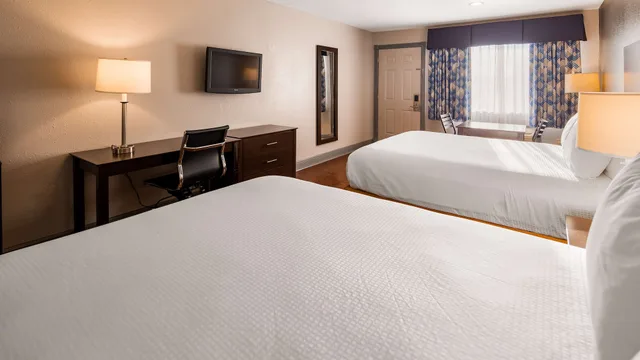 Standard, 2 Queen Beds, Smoking, SureStay Plus Hotel by Best Western Hammond 2/4
