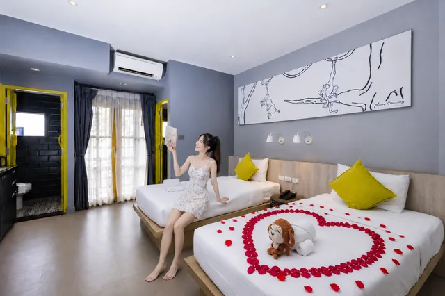 غرفة ديلوكس بسريرين مزدوجين وسرير كوين وسرير فردي، Ploen Chaweng Koh Samui 1/1