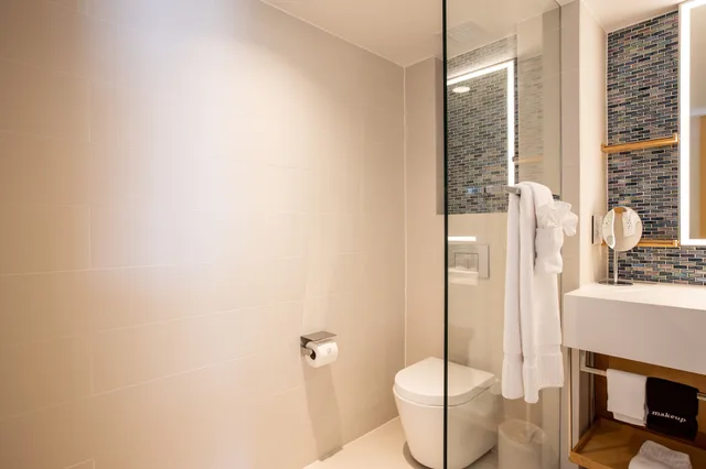 Junior Suite, King Bed, Ocean Front, Sofa، The Morgan Resort & Spa 3/6