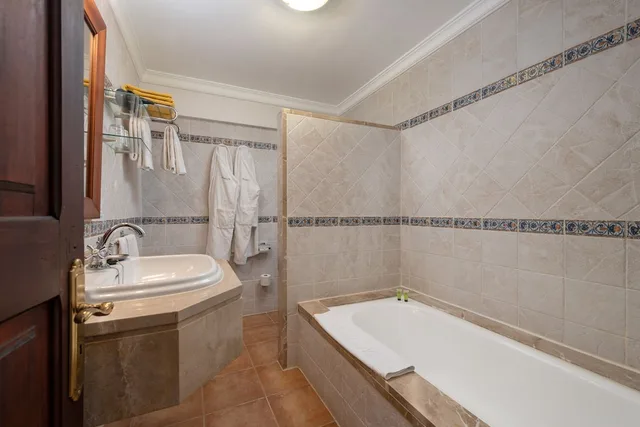 Room, King Bed, Balcony or Terrace, Main Building، Monnaber Nou 4/4
