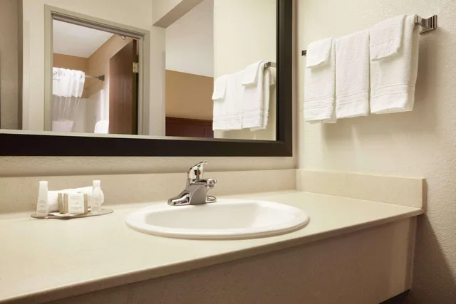 Room, Double Bed, Baymont by Wyndham Sioux Falls Near West 41st Street 1/1