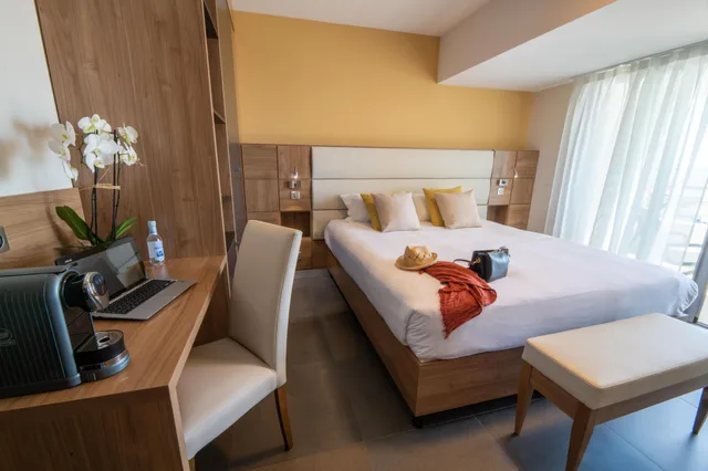 Privilege, Sea View, Hotel Port Toga 2/3