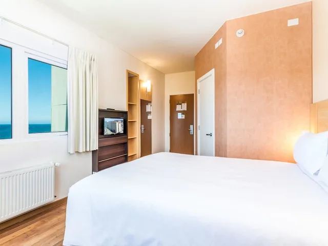 غرفة قياسية بسرير مزدوج بإطلالة على البحر، Ibis Puerto Montt 2/4