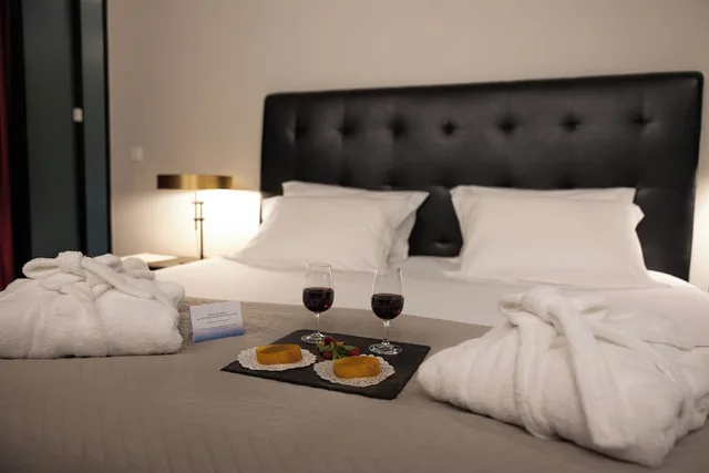 غرفة رومانسية بسرير مزدوج، Axis Viana Business And Spa 7/8