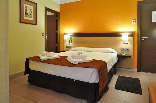 غرفة قياسية بسرير كوين، Hostal Ballesta 9/10