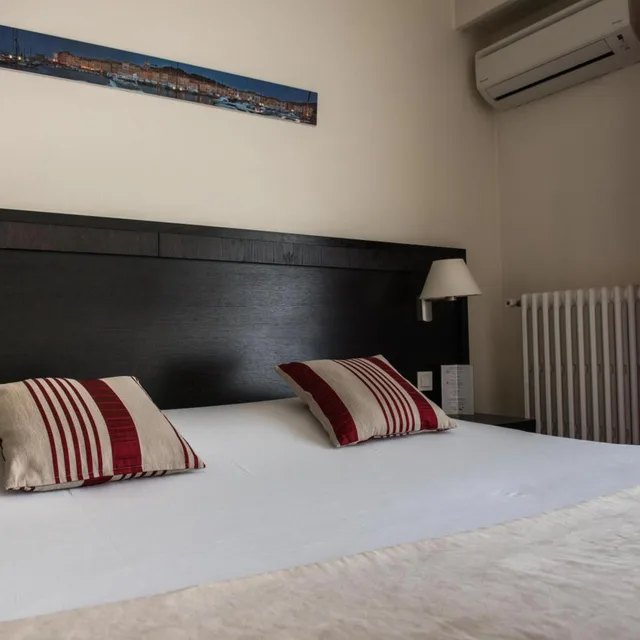Standard, Double Bed, Exclusive Hotel Comte De Nice 3/10