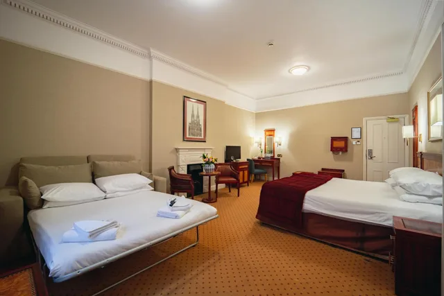Room, Triple, Sofa, Grange Clarendon Hotel 8/10
