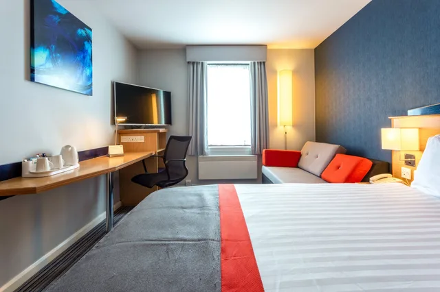 غرفة قياسية بسرير مزدوج مع أريكة، Holiday Inn Express Perth 4/10