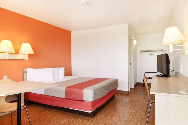 غرفة بسرير كوين، Motel6 Fort Stockton, TX 4/10