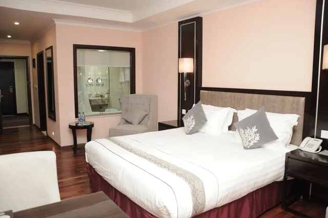 غرفة سوبيريور بسرير كينج بحوض جاكوزي، Saro-Maria Hotel 1/4