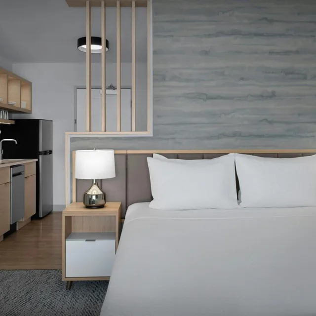 جناح استوديو بسرير كينج مع أريكة بحوض استحمام لذوي الإعاقة، TownePlace Suites by Marriott Fort Myers Gulf Coast 3/7