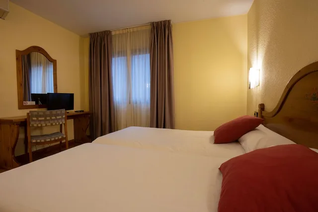 غرفة بسريرين منفصلين، Hotel Sant Gothard 2/8