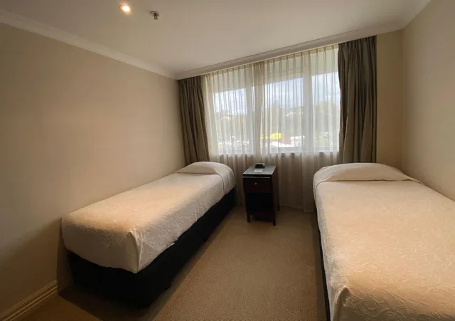 جناح رباعي، Rutherford Hotel Nelson 2/6
