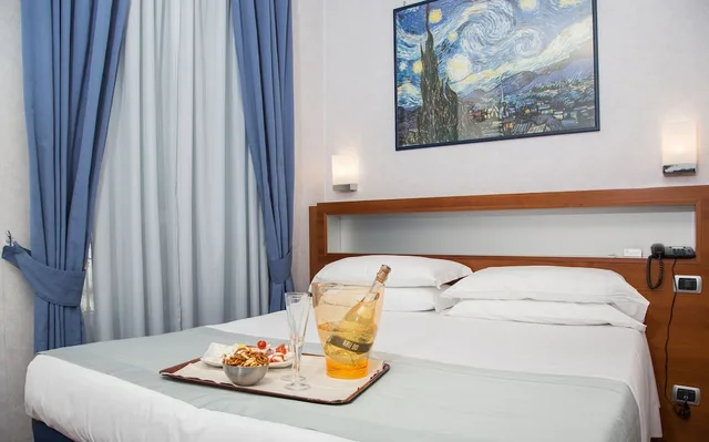 Standard double french bed, Best Western Plus Hotel Plaza 4/10