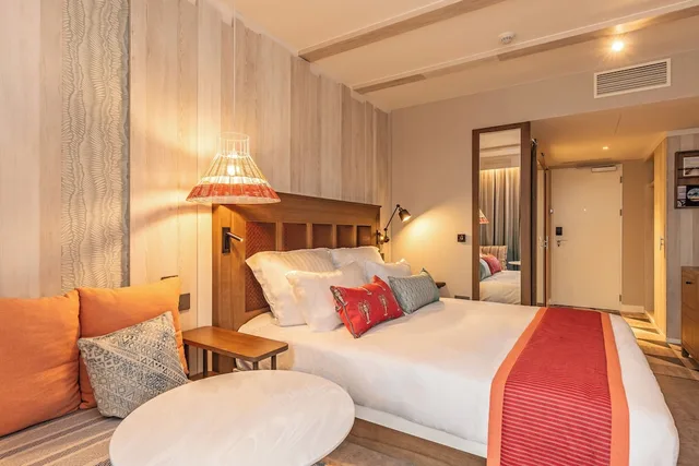 غرفة قياسية بسرير كينج بشرفة، Hotel Indigo Turks Caicos Grace Bay by IHG 3/8