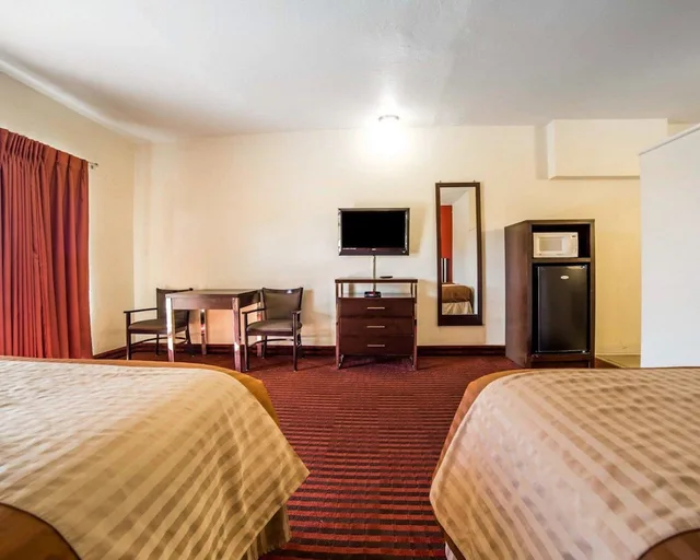 غرفة قياسية بسريرين كوين، Rodeway Inn At Lake Powell 8/8