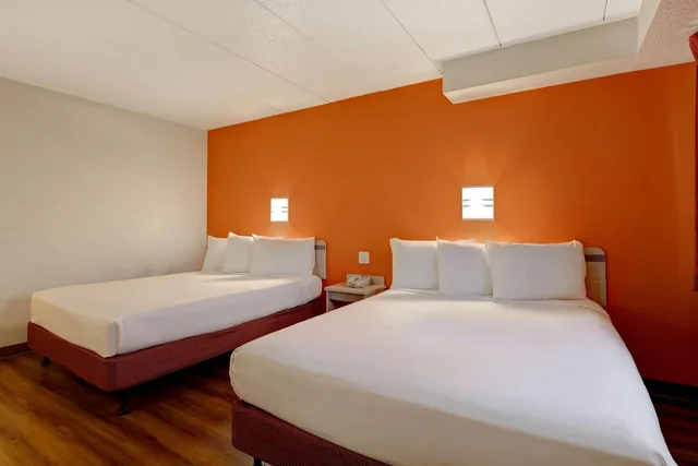 2 Queen Beds - Micfridge، Motel6 Lakeville, MN - South - Lakeville 3/10