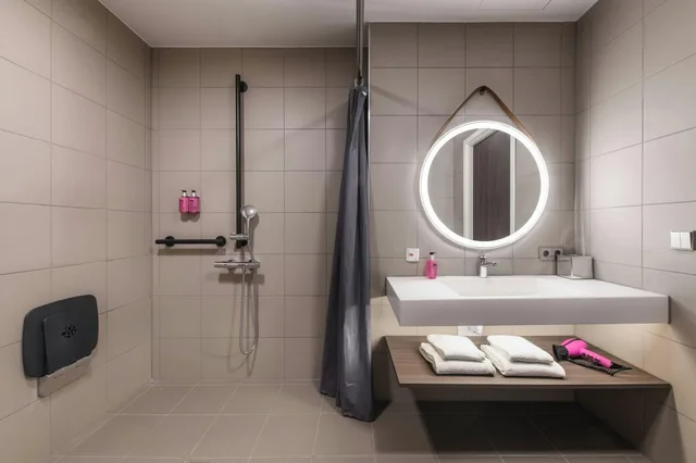 غرفة قياسية بسريرين منفصلين، Moxy Stuttgart Feuerbach 4/5