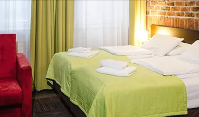 غرفة كومفورت ثلاثية بسريرين منفصلين مع أريكة، Hotel Artus 4/10