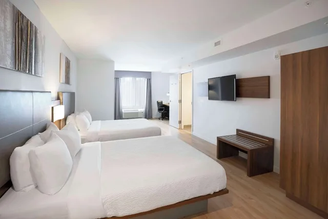 Suite, 2 Queen Beds, Sofa, Quality Inn Quebec City 3/9