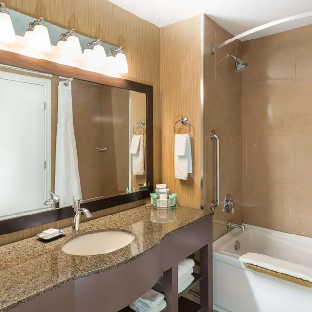 غرفة بسرير كينج وسرير كوين، Prestige Oceanfront Resort, WorldHotels Luxury 4/5
