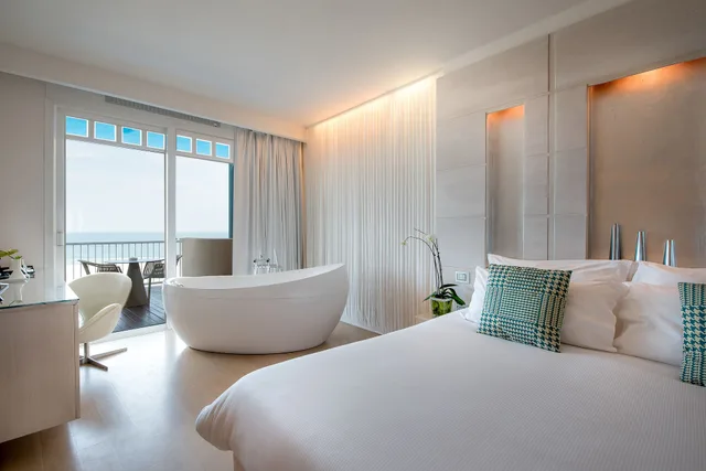 جناح تنفيذي بسرير مزدوج بإطلالة على البحر بشرفة، Savoia Hotel Rimini 3/4