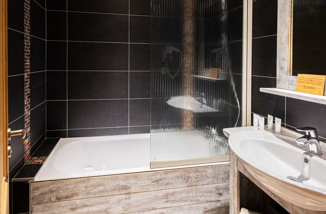 Superior, Double Bed, Aiguille Percee Hotel Restaurant 4/4