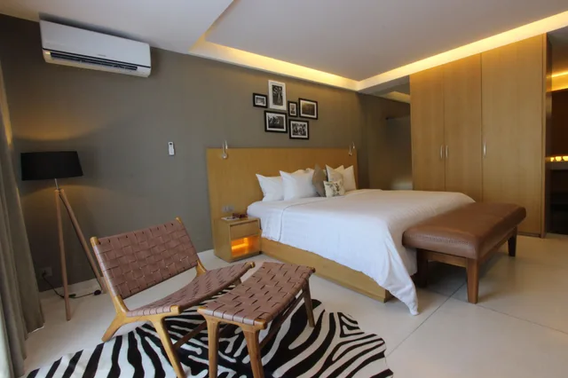 Suite, King Bed, Ossotel Legian Bali 2/5