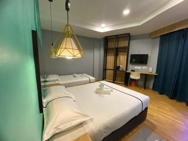 غرفة ثلاثية بسرير مزدوج وسرير فردي، Smile Hotel Selayang Point 1/2