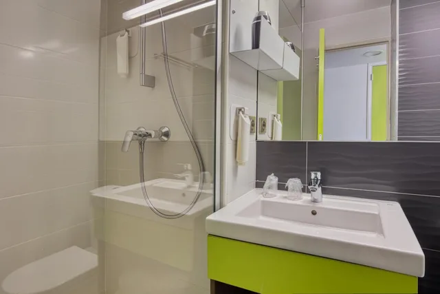 غرفة قياسية ثلاثية بسرير مزدوج وسرير فردي، Best Western Hotelio Montpellier Sud 3/4