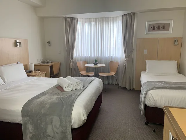 Connecting, Standard, 1 Single and 2 Double Beds، AIRPORT ASCOT MOTEL 1/8