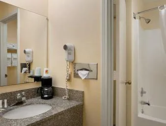غرفة بسريرين كوين، Super 8 by Wyndham Columbia City 2/2