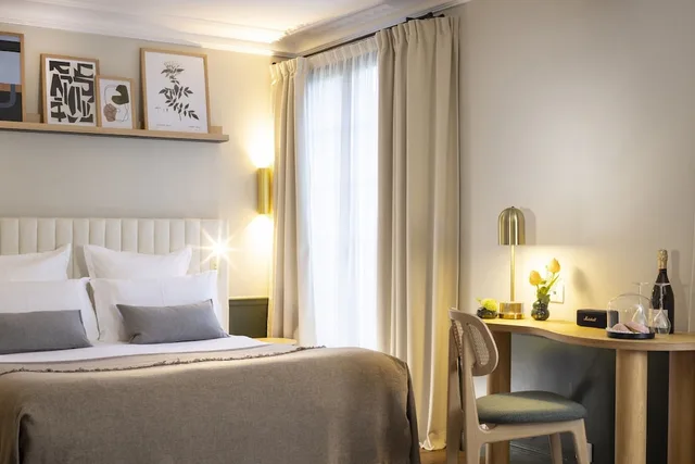 غرفة ديلوكس بسرير كينج وسرير فردي بشرفة، Hostellerie La Briqueterie 2/5