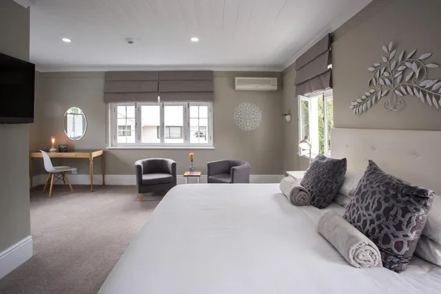 غرفة بسرير مزدوج بإطلالة على الحديقة، Summerwood Guest House 1/4