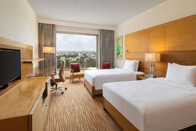 Guest Room, Twin Beds, High Floor, Courtyard By Marriott Gurugram Downtown 2/5
