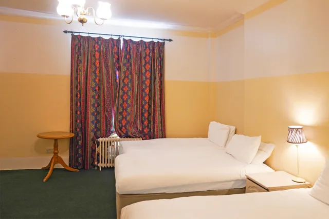 غرفة قياسية عائلية 4، OYO Langford Hotel, Brighton & Hove 2/5