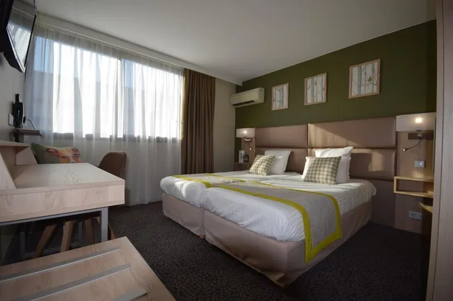 غرفة قياسية بسريرين منفصلين، KYRIAD PRESTIGE BORDEAUX OUEST - MERIGNAC 2/2