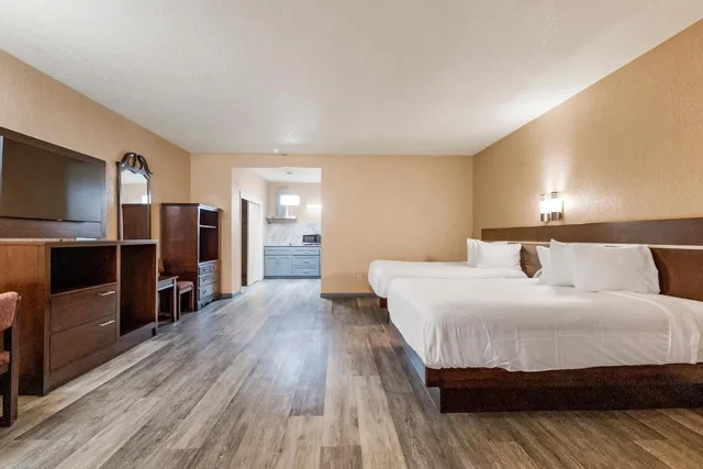 جناح بسرير كوين، Country Inn Sonora 2/9
