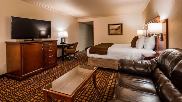 غرفة قياسية بسرير كينج بشرفة، Best Western Plus Humboldt House Inn 1/1
