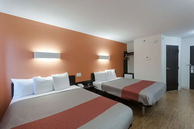 غرفة ديلوكس بسريرين كوين، Motel6 Brandon, MB 2/8