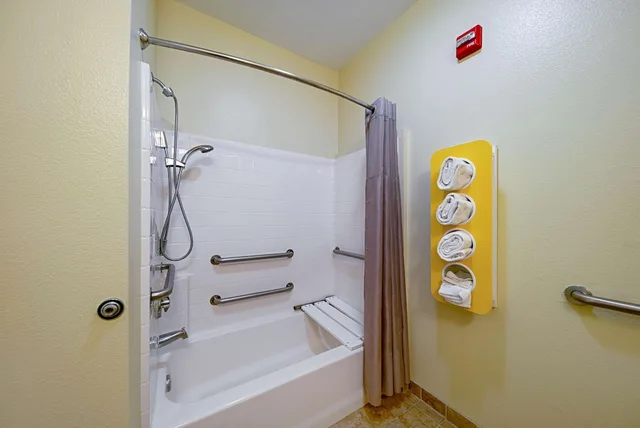 غرفة قياسية بسريرين مزدوجين لذوي الإعاقة، Motel6 Rhome, TX 8/9